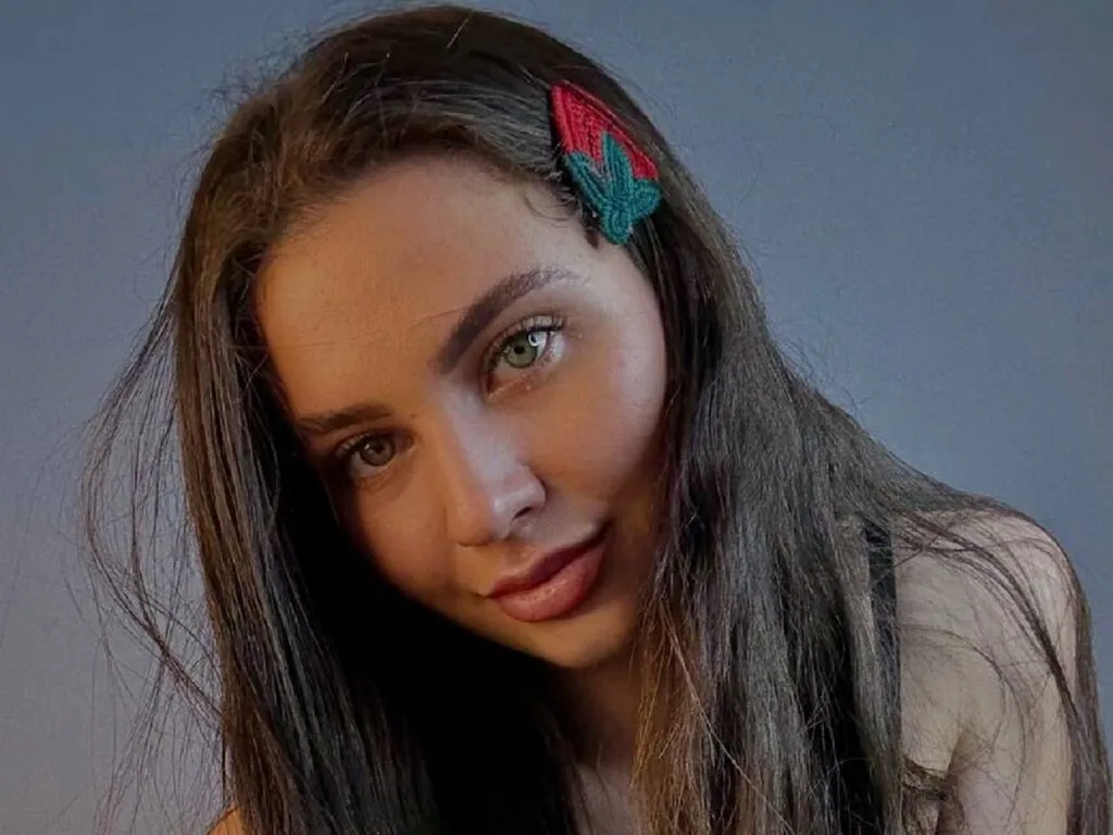 TinaFoxi – webcam model profile photo