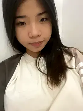 LilaSolace – webcam model profile photo Image 2