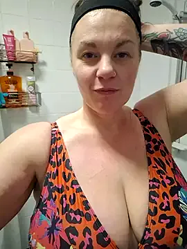 AnnieArias – webcam model profile photo Image 2