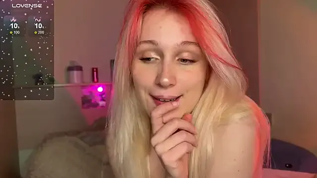 MelinaLuviani – webcam model profile photo Image 12