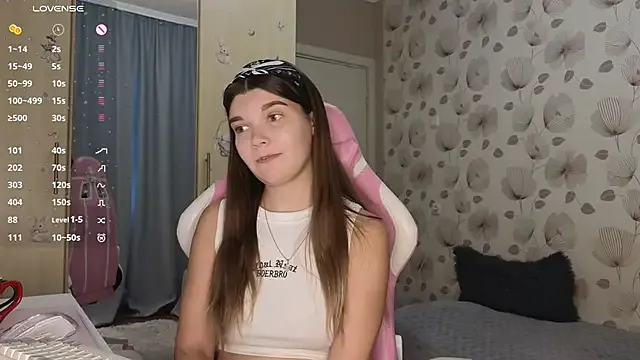 MiraKova – webcam model profile photo Image 12