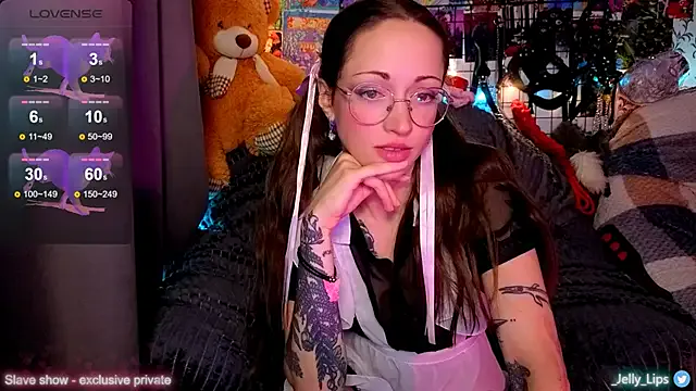 MiraKova – webcam model profile photo Image 13