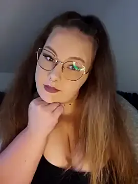 CurvyJules69 – webcam model profile photo Image 11
