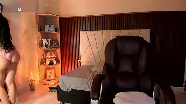 _Alicee_1 – webcam model profile photo Image 13