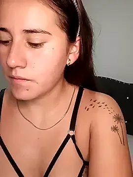 EsmeBrowm – webcam model profile photo Image 2