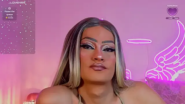 MiraKova – webcam model profile photo Image 12