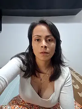 MichelleXClarice – webcam model profile photo Image 3