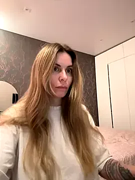 CharilWilsun – webcam model profile photo Image 7