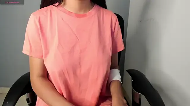 MiraKova – webcam model profile photo Image 16