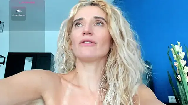 EmmaCorrtez – webcam model profile photo Image 13