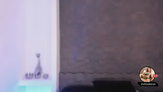 AdrianaAndrade – webcam model profile photo Image 10