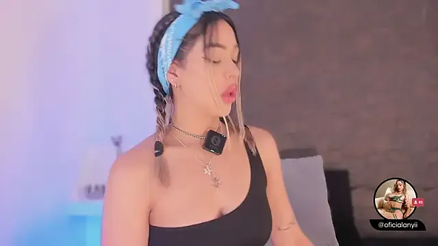 AdrianaAndrade – webcam model profile photo Image 7