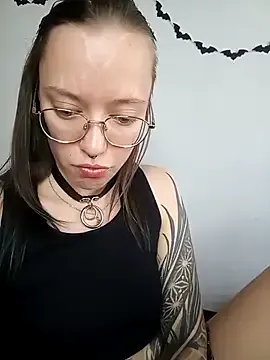 AMI___oO – webcam model profile photo Image 2