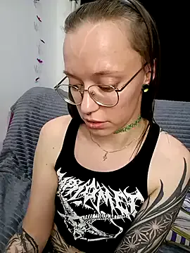 AMI___oO – webcam model profile photo Image 3