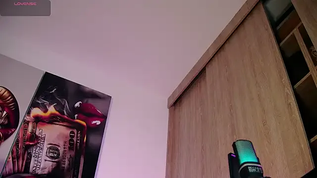 MiraKova – webcam model profile photo Image 14