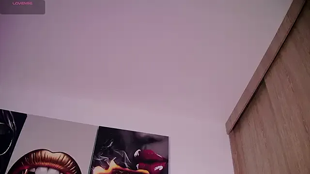 MiraKova – webcam model profile photo Image 8