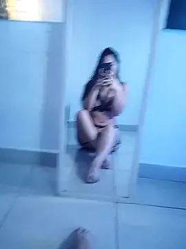 MichelleRouz – webcam model profile photo Image 8