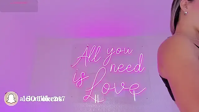 bella__honey – webcam model profile photo Image 5