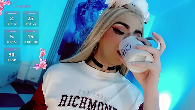 MiraKova – webcam model profile photo Image 14