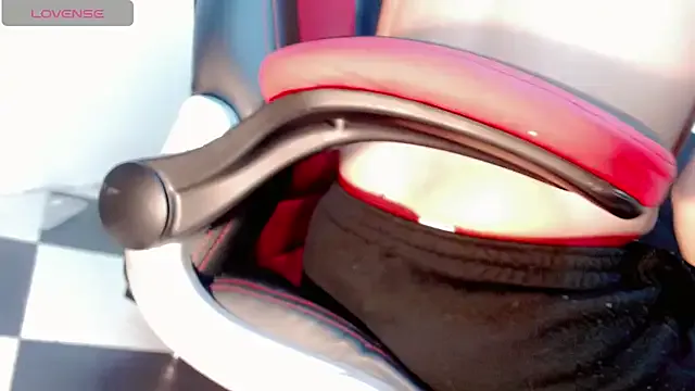 MiraKova – webcam model profile photo Image 17