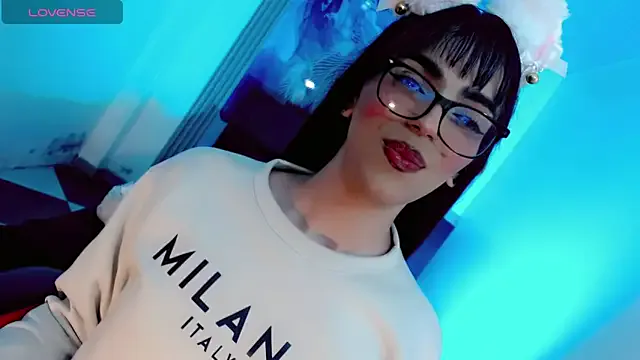 MiraKova – webcam model profile photo Image 18