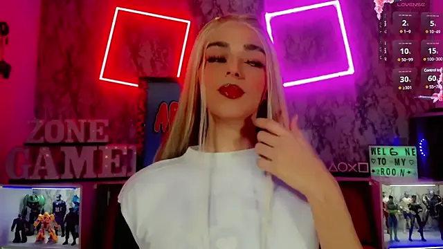 MiraKova – webcam model profile photo Image 3