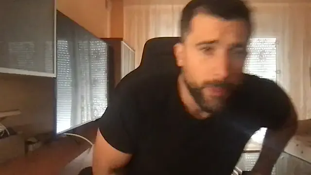 MiraKova – webcam model profile photo Image 16