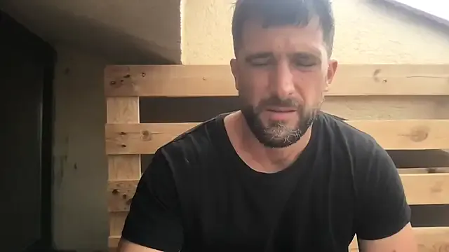 MiraKova – webcam model profile photo Image 4