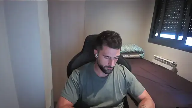 MiraKova – webcam model profile photo Image 5