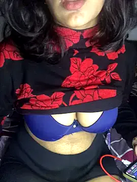 Musae – webcam model profile photo Image 4