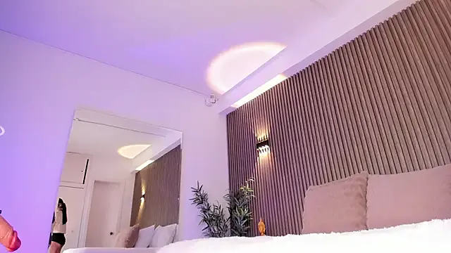 LT-333 – webcam model profile photo Image 19