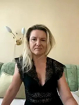 OrianaRossy – webcam model profile photo Image 4