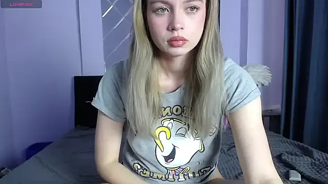 Evie – webcam model profile photo Image 14