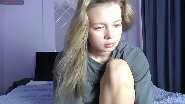 Evie – webcam model profile photo Image 9