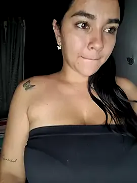 Awesomelusty – webcam model profile photo Image 18