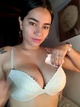 Awesomelusty – webcam model profile photo Image 5