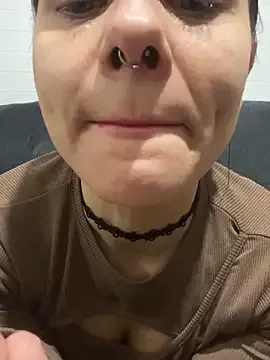 EmiBrow – webcam model profile photo Image 5