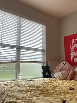 Bella – webcam model profile photo Image 3