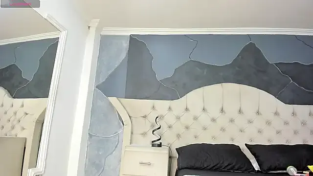 lucie_mehott – webcam model profile photo Image 8