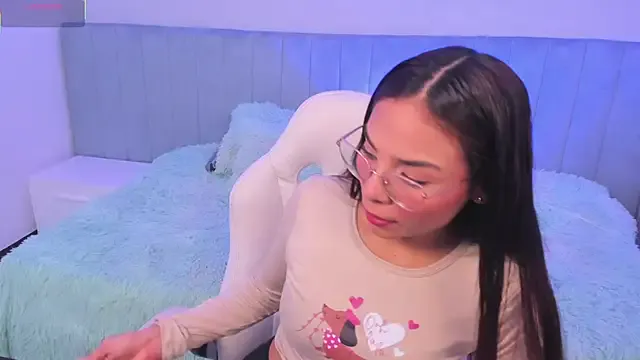 MiraKova – webcam model profile photo Image 12