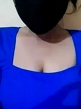 MiraKova – webcam model profile photo Image 5