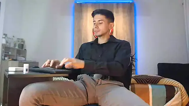 AdrianaAndrade – webcam model profile photo Image 10