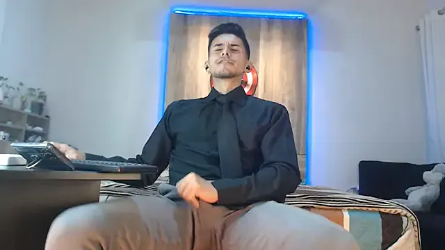 AdrianaAndrade – webcam model profile photo Image 12