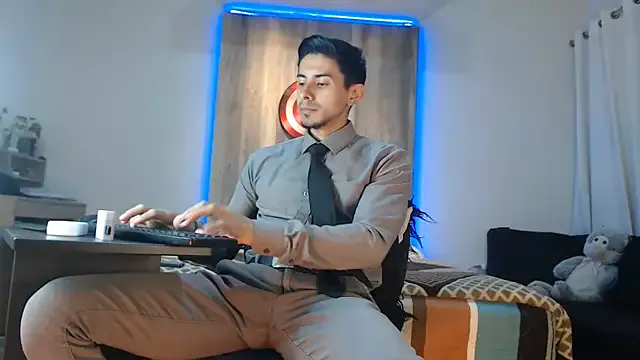 AdrianaAndrade – webcam model profile photo Image 15