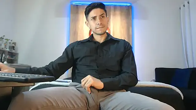 AdrianaAndrade – webcam model profile photo Image 5