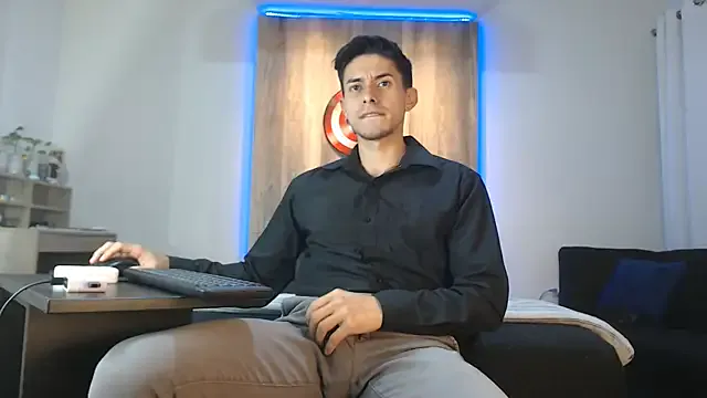 AdrianaAndrade – webcam model profile photo Image 7