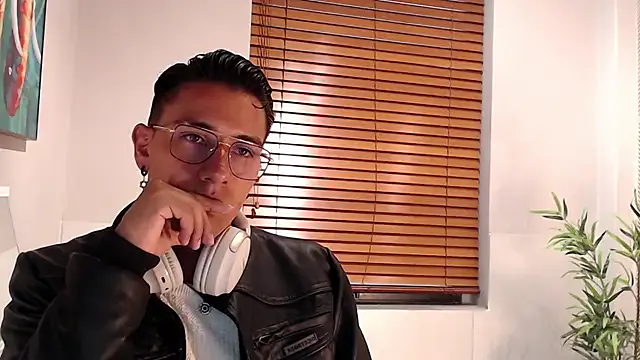 Mis_malika2 – webcam model profile photo Image 17