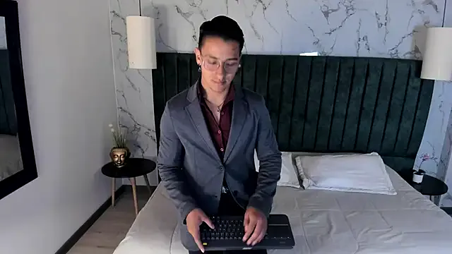 Mis_malika2 – webcam model profile photo Image 18