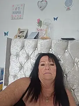 LaraCharm – webcam model profile photo Image 16