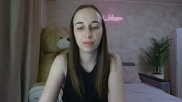 Kyrymi – webcam model profile photo Image 9